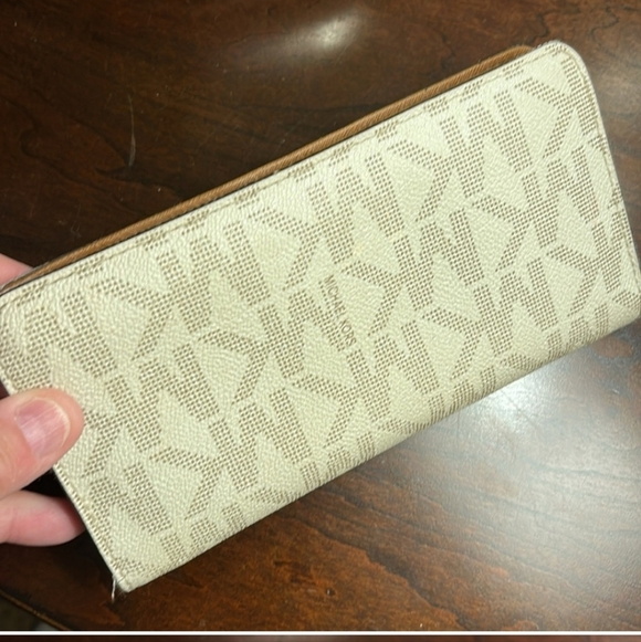Michael Kors Beige Wallet - Picture 7 of 16